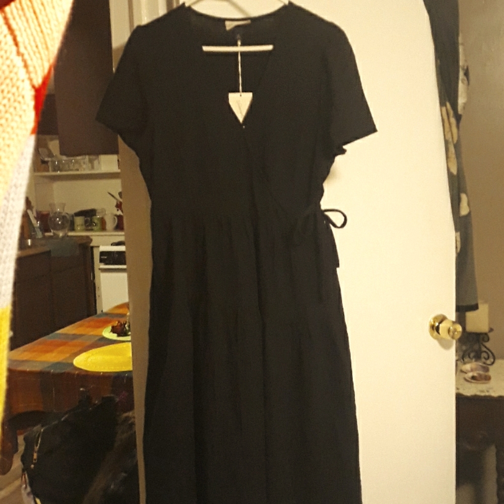 Black wrap dress with pockets